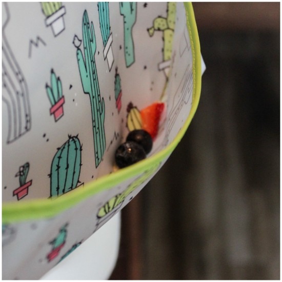 Bumkins Αδιάβροχη Ποδιά Πλαστική με Αυτοκόλλητο Junior Bib με Τσέπη & Κοντά Μανίκια Cacti 1-3 ετών 3308111